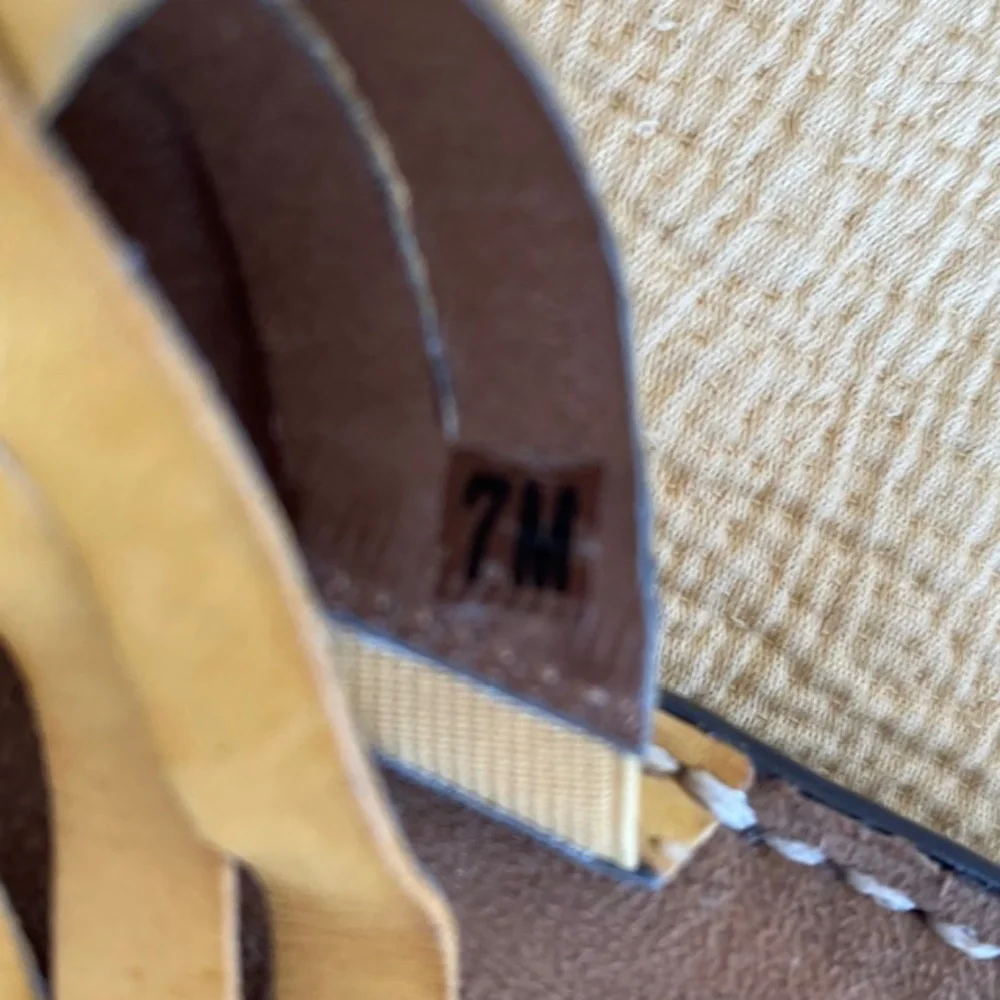 Natural Soul by Naturalizer Yellow Leather Sandals Size 7M - Picture 5 of 7